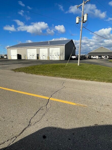 More Photos Of 5717 138th Ave, Holland Distribution For Lease