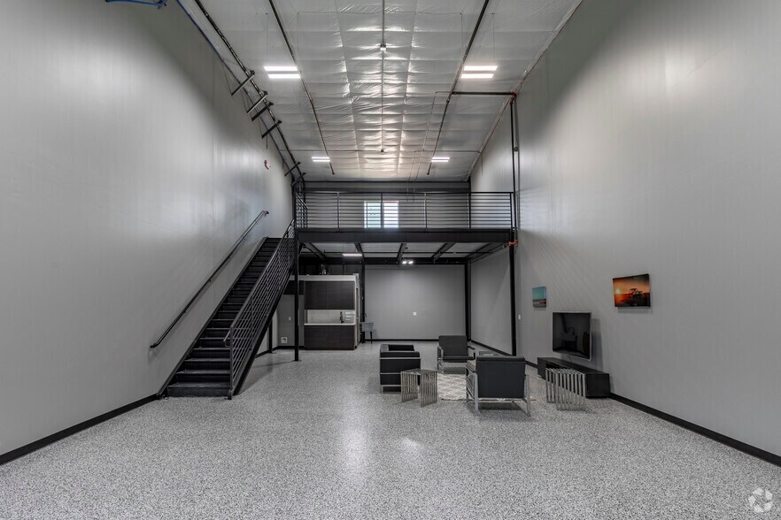 More Photos Of 7637 FM 3009, Schertz Light Distribution For Sale