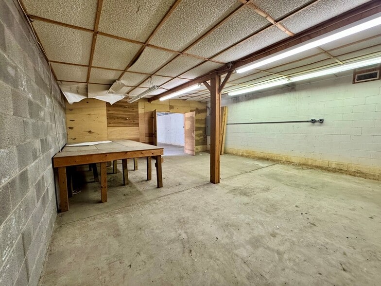 More Photos Of 868 State Route 3 and 12, Hinton Flex For Sale