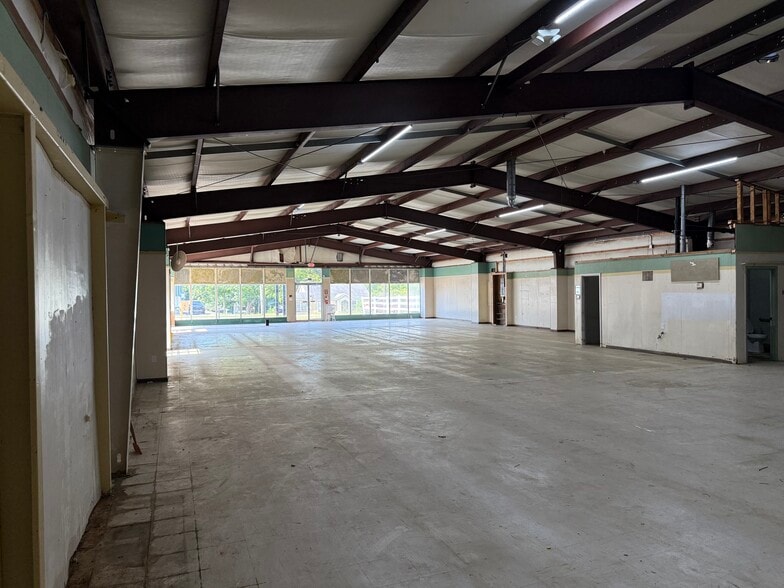More Photos Of 141 W May St, Winder Freestanding For Lease
