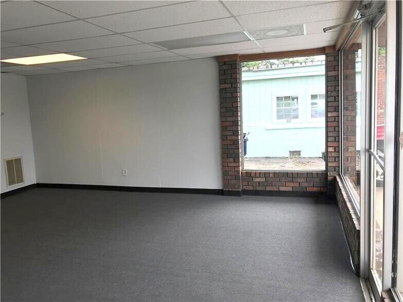 More Photos Of 403 W Memorial Dr, Dallas Freestanding For Sale