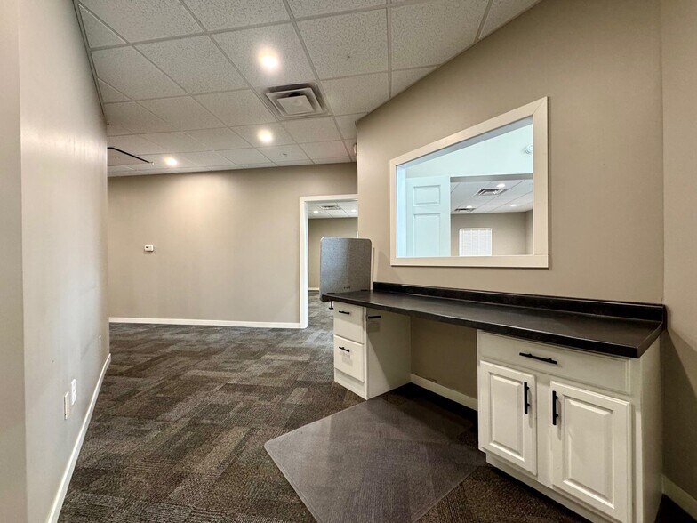 More Photos Of 5308 Parklane Dr, Kearney Serviced Offices For Sale