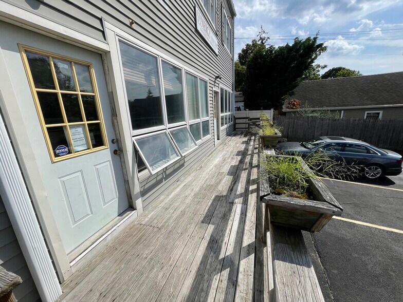 More Photos Of 2504 Grand Ave, Baldwin Office For Sale