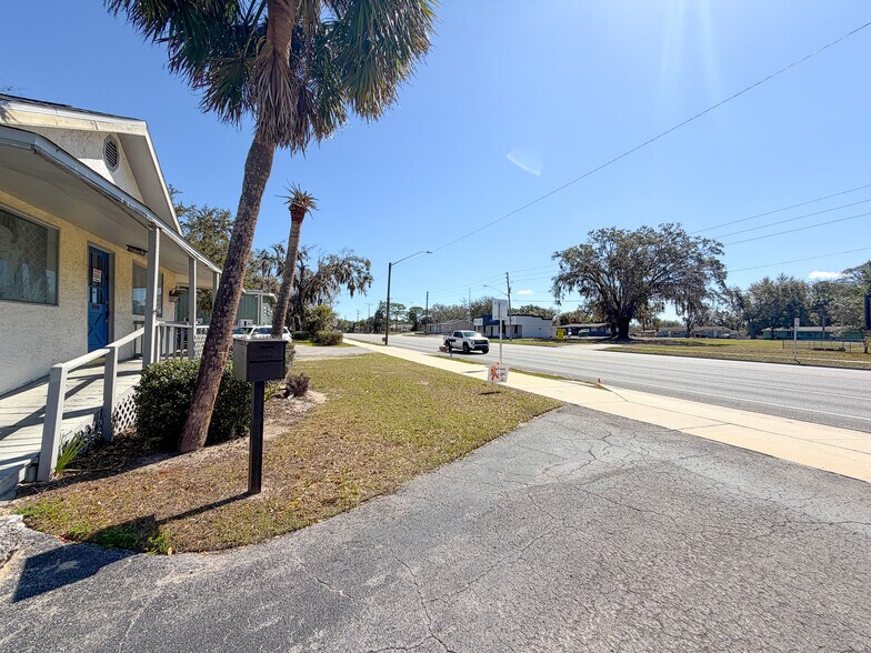 More Photos Of 823 NE 5th St, Crystal River Office For Sale