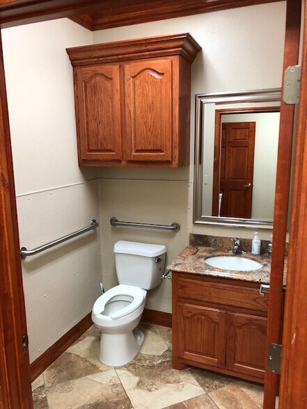 More Photos Of 3814 Acushnet Dr, Corpus Christi Light Manufacturing For Lease