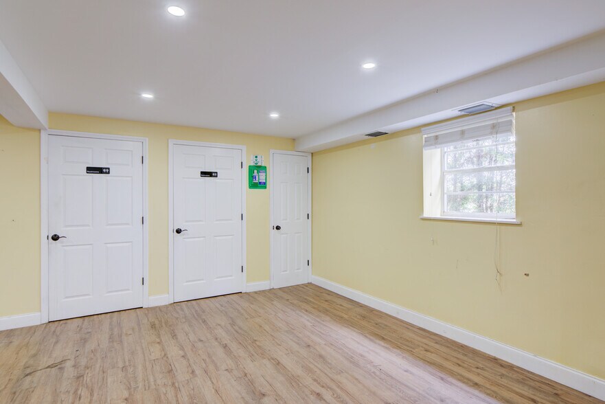 More Photos Of 359 10th St, West Palm Beach Storefront Retail Office For Sale