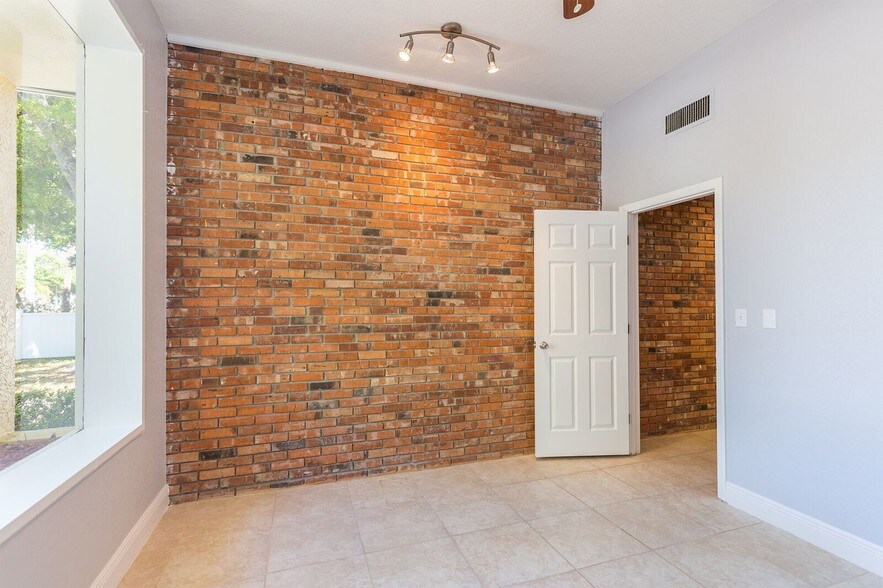 More Photos Of 2244 1st Ave N, Saint Petersburg Medical For Lease