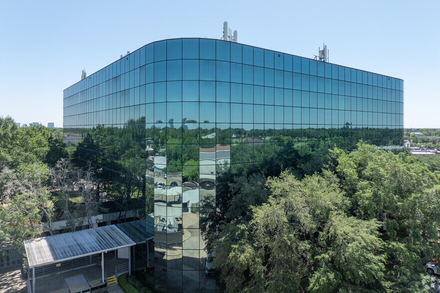 More Photos Of 1880 Dairy Ashford Rd, Houston Office For Lease