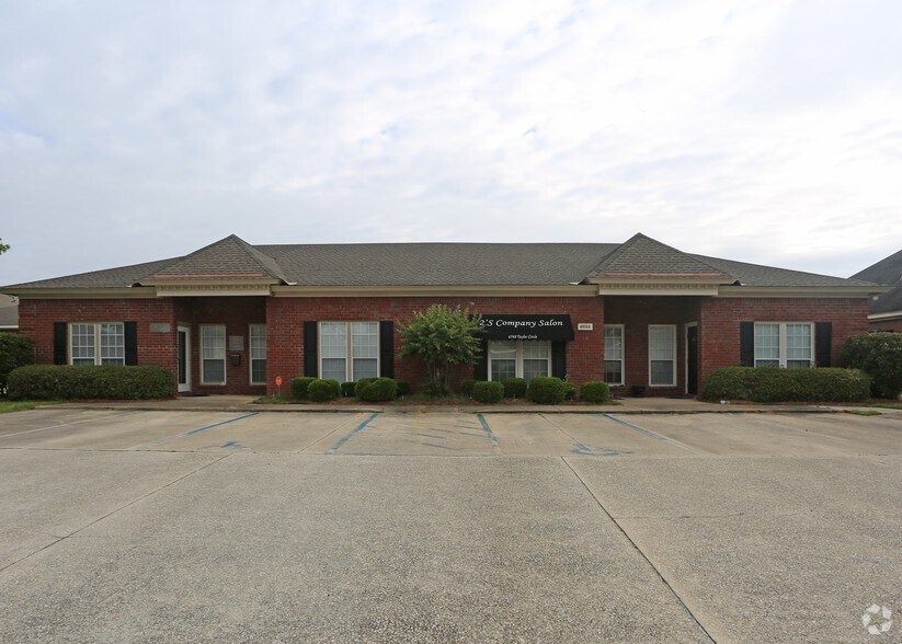 More Photos Of 6766-6772 Taylor Cir, Montgomery Office For Lease