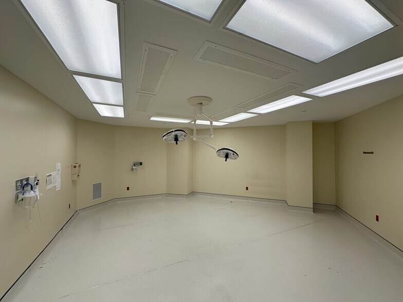 More Photos Of 1553 Chester Pike, Crum Lynne Medical For Lease