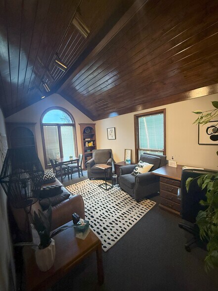 More Photos Of 71 E Wilson Bridge Rd, Worthington Office For Sale