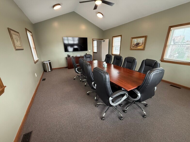 More Photos Of 624 E Main St, Lancaster Office For Lease