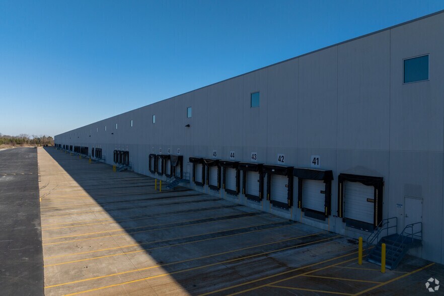 More Photos Of 2 Gateway Blvd, Pedricktown Distribution For Lease