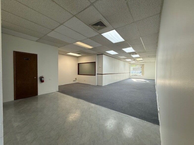 More Photos Of 9957-9959 S Roberts Rd, Palos Hills Medical For Lease