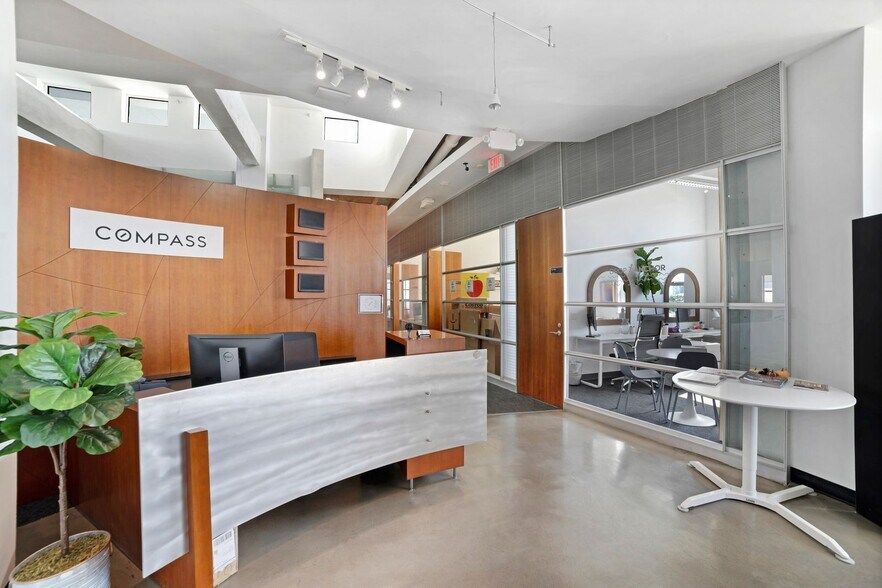 More Photos Of 605 Lincoln Rd, Miami Beach Office Residential For Sale