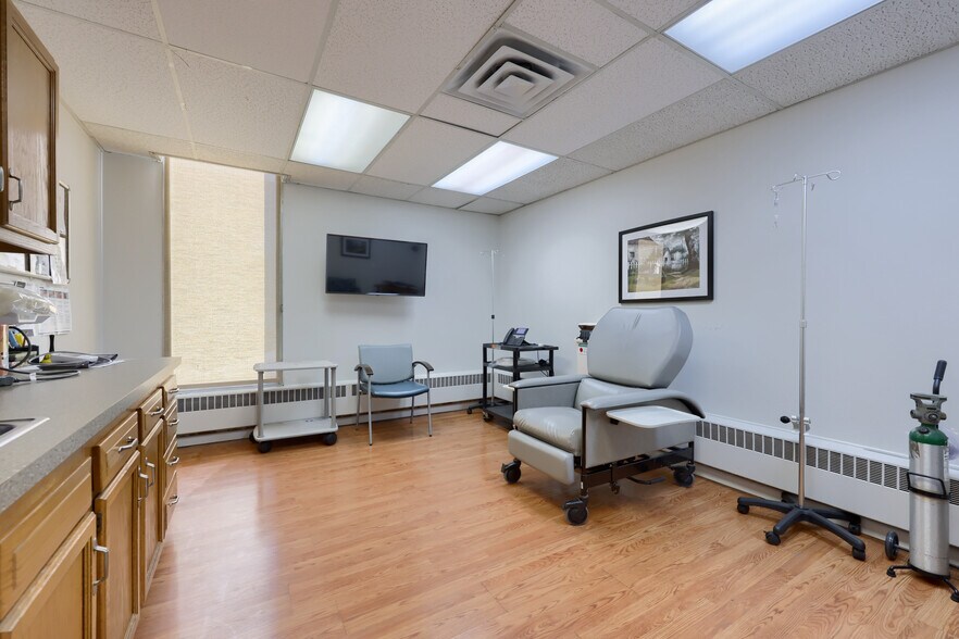 More Photos Of 625 Spring St, Wyomissing Office For Sale