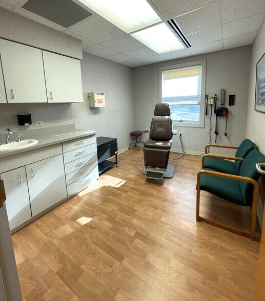 More Photos Of 3600 SW Capital Ave, Battle Creek Medical For Lease
