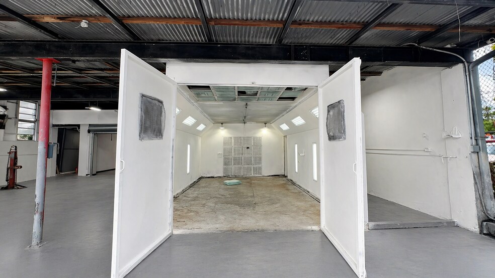 More Photos Of 1420 NE 131st St, North Miami Service For Lease