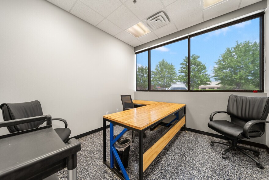 More Photos Of 210 SE 34th St, Bentonville Office For Sale