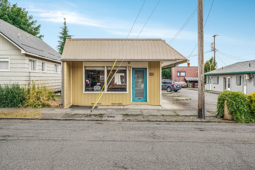 More Photos Of 118 Engle Ave, Molalla Storefront For Sale