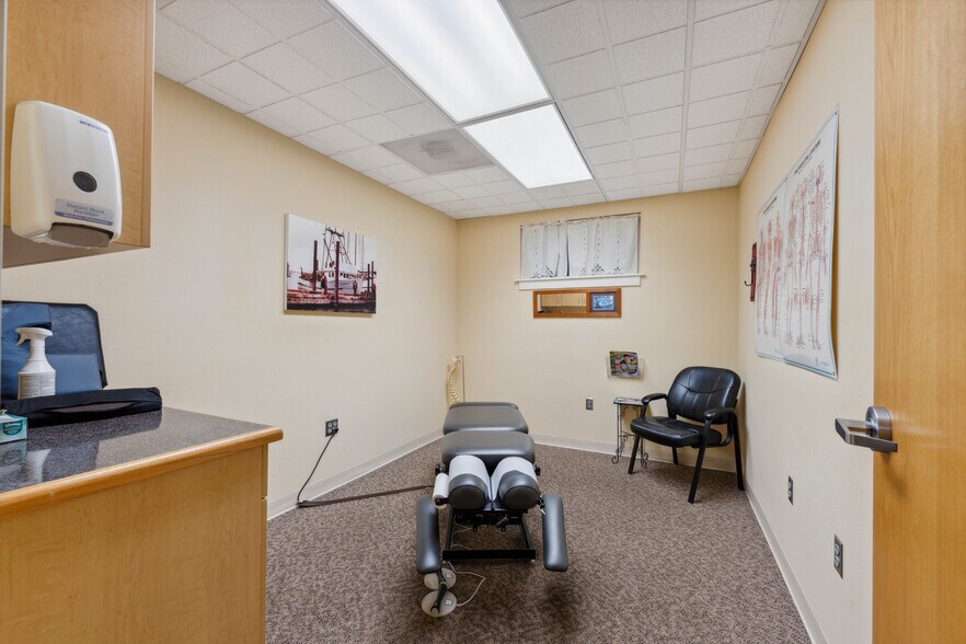 More Photos Of 1963 Thompson Rd, Coos Bay Hospital For Lease