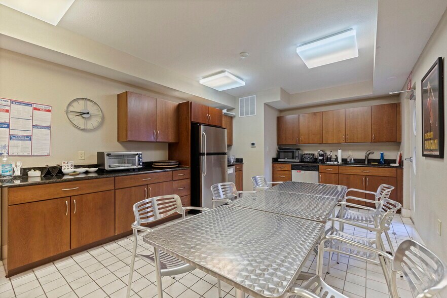 More Photos Of 721 1st Ave N, Saint Petersburg Office For Sale