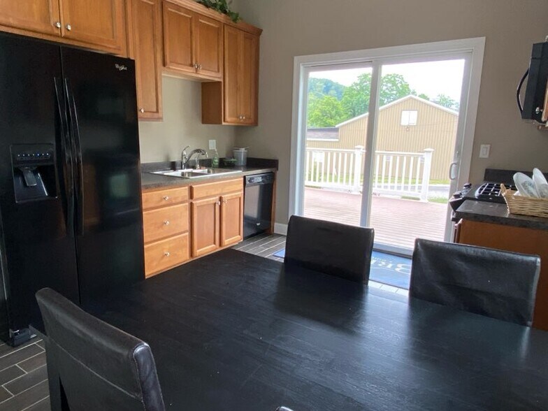 More Photos Of 800 S Washington St, Evans City Office Residential For Lease