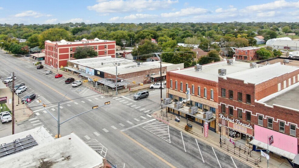 More Photos Of 100 N Texas St, De Leon Storefront Retail Office For Sale