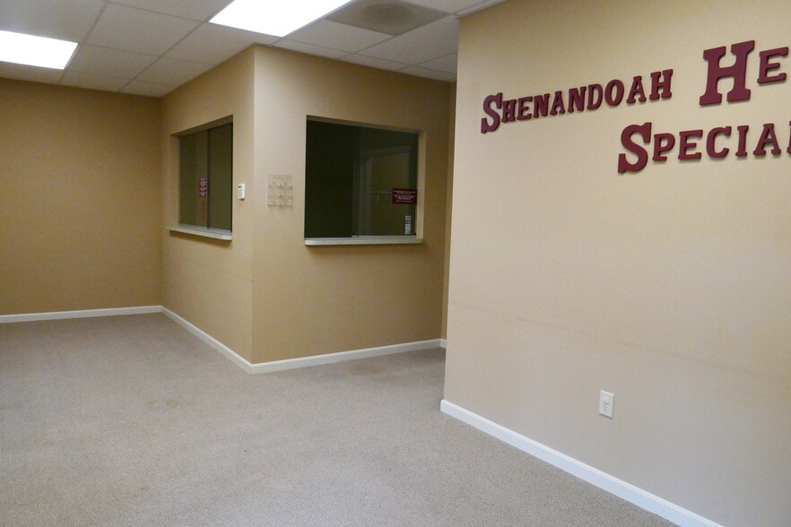 More Photos Of 142 Linden Dr, Winchester Office For Sale