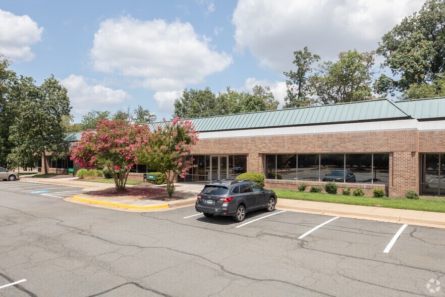 More Photos Of 14595 Avion Pky, Chantilly Office For Lease