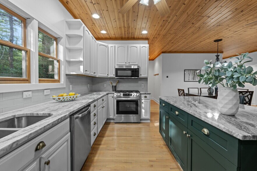 More Photos Of 122 Highlands View Rd, Highlands Specialty For Sale