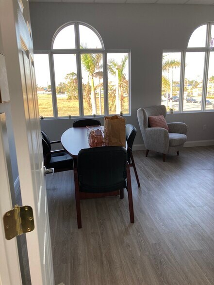 More Photos Of 3208 Chiquita Blvd S, Cape Coral Office For Lease