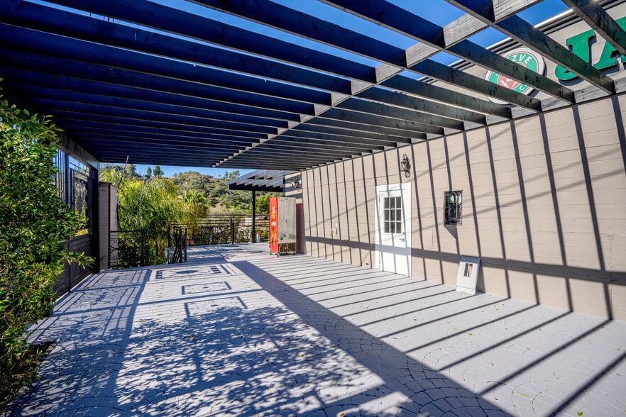 More Photos Of 6500 Foothill Blvd, Tujunga Restaurant For Sale