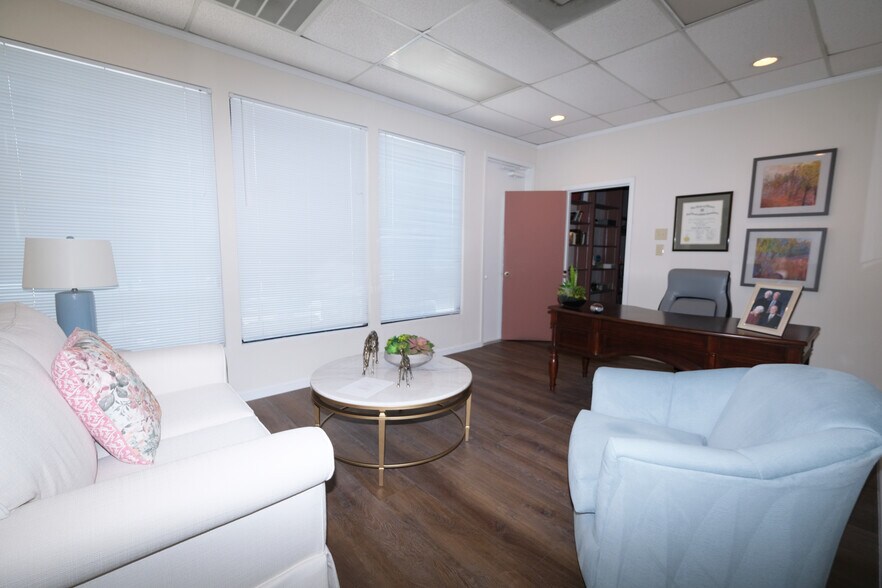 More Photos Of 8820 Business Park Dr, Austin Office For Sale