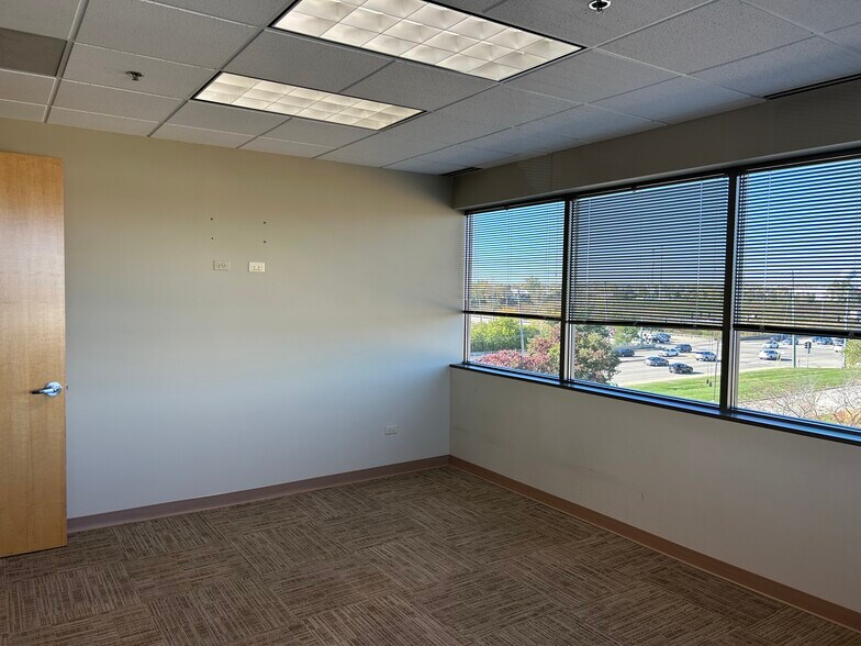 More Photos Of 770 Lake Cook Rd, Deerfield Office For Lease