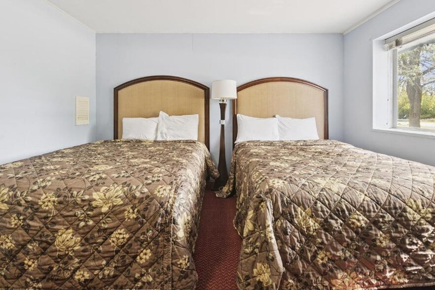 More Photos Of 6815 Dixie Hwy, Bridgeport Hotel For Sale