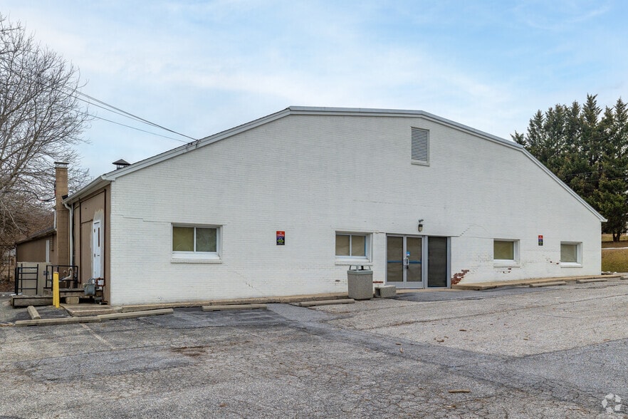 More Photos Of 9335 Susquehanna Trl S, Seven Valleys General Retail For Lease