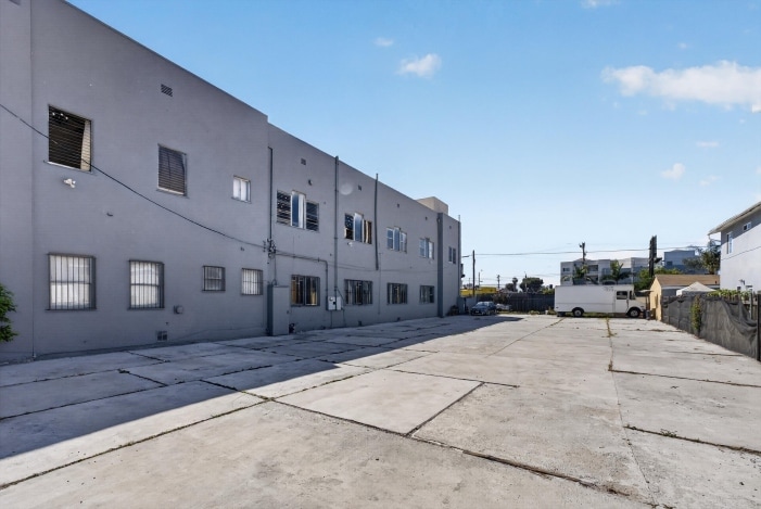 More Photos Of 7101 Menlo Ave, Los Angeles Religious Facility For Sale