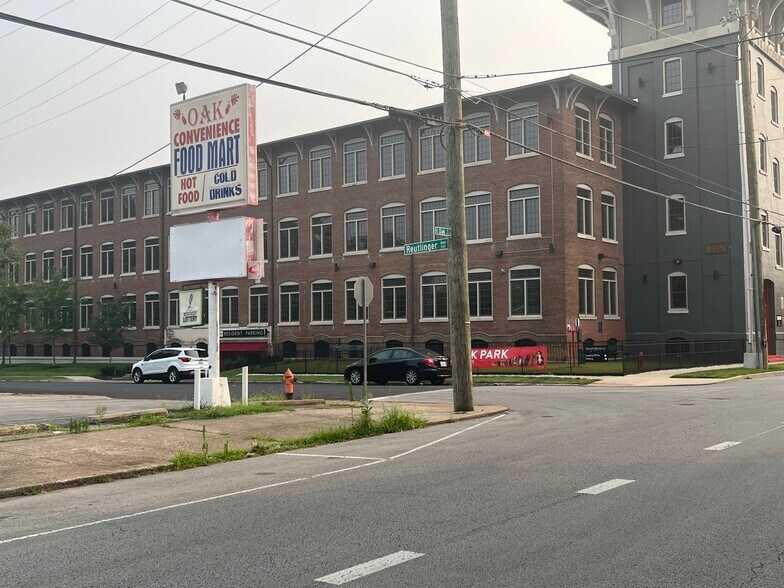More Photos Of 1056 E Oak St, Louisville Storefront For Lease