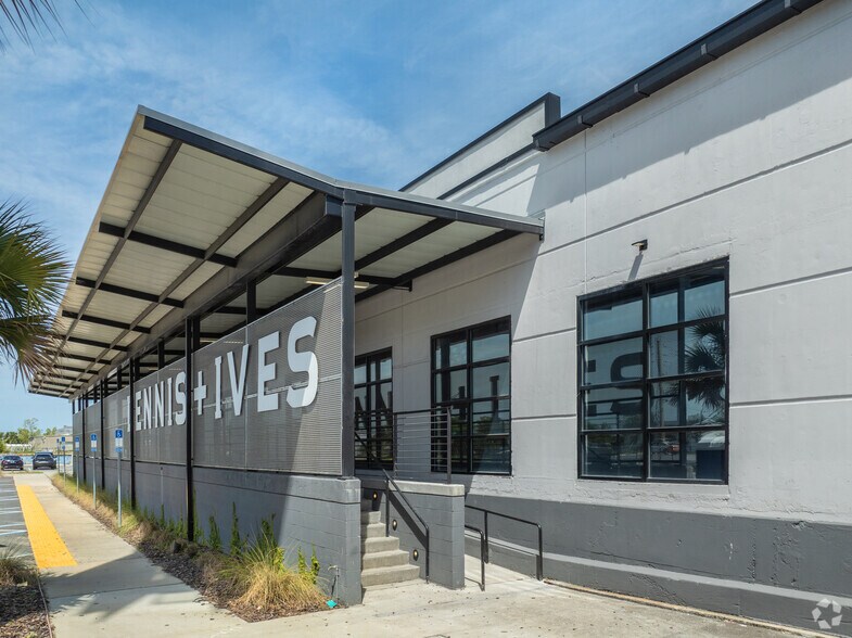 More Photos Of 1505 Dennis St, Jacksonville Coworking Space