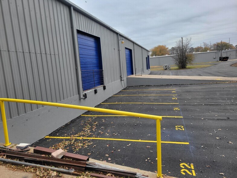 More Photos Of 517 Delia Dr, Longview Warehouse For Lease