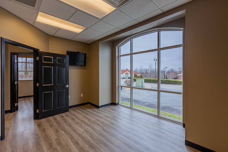 More Photos Of 120 Center Pointe Dr, Clarksville Office For Lease
