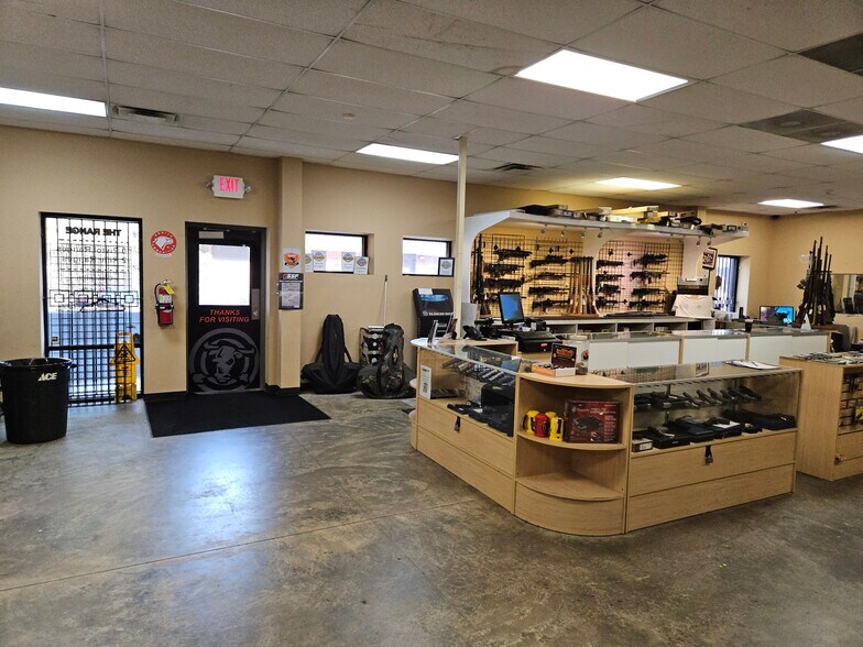 More Photos Of 6190 Parkway North Dr, Cumming Light Distribution For Sale