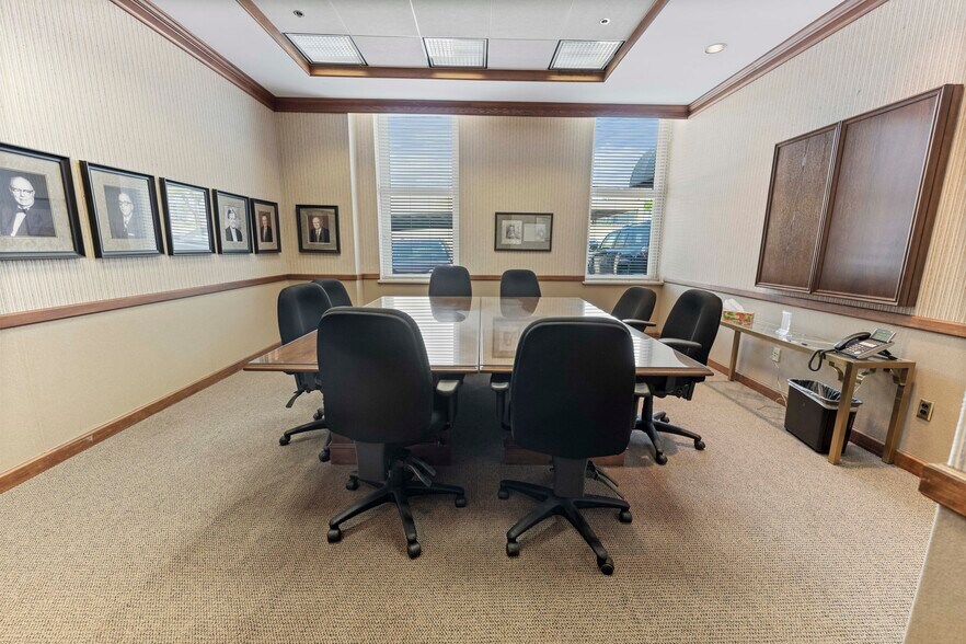 More Photos Of 526 2nd Ave SE, Cedar Rapids Office For Sale