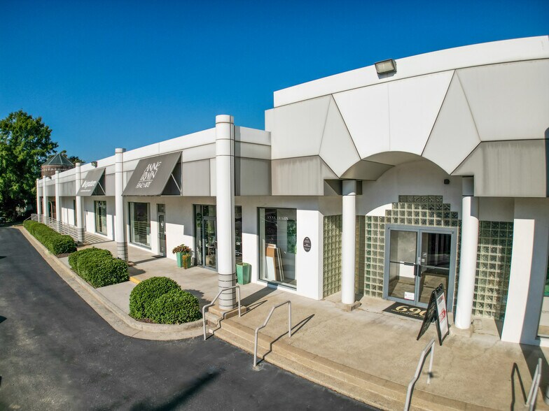 More Photos Of 690 Miami Cir NE, Atlanta Storefront For Lease