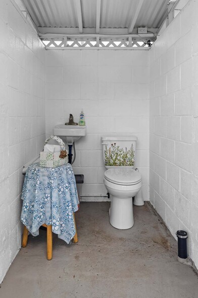 More Photos Of 45-428 Kamehameha Hwy, Kaneohe Light Distribution For Sale