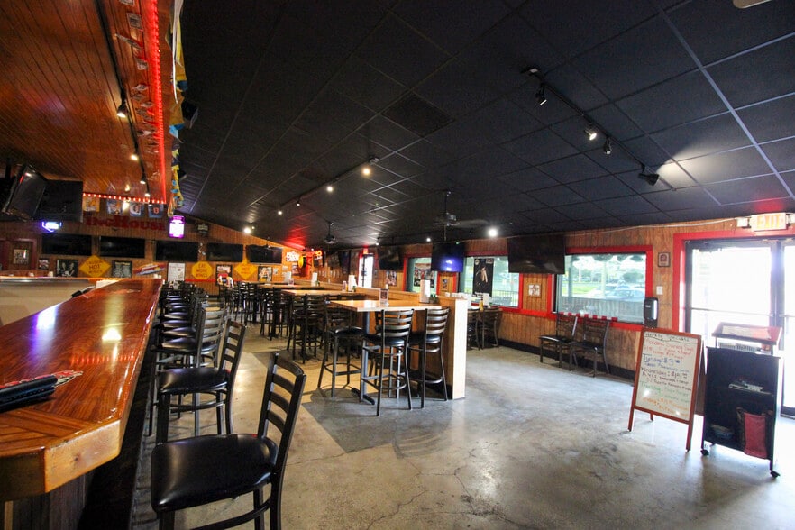More Photos Of 6515 US Highway 19, New Port Richey Restaurant For Sale