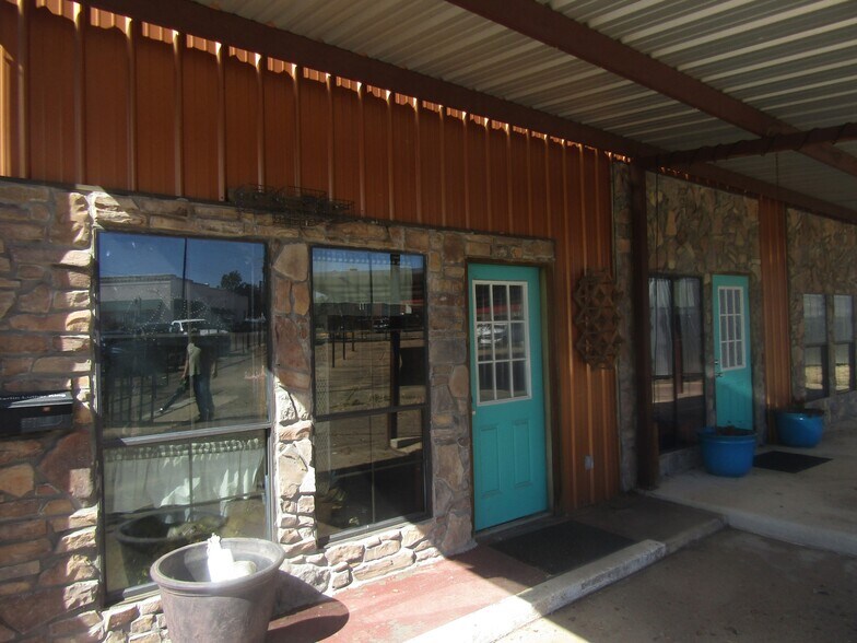 More Photos Of 9 NW Martin Luther King Ave, Idabel General Retail For Sale