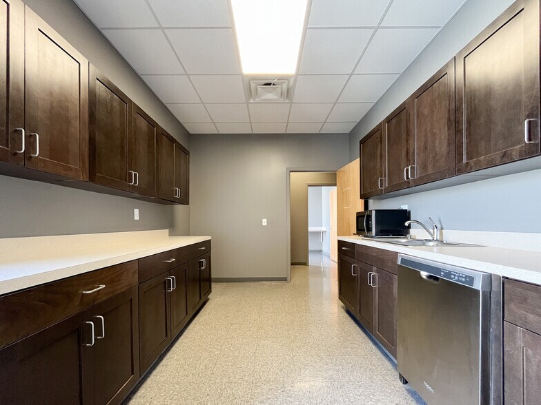 More Photos Of 5207-5212 Essen Ln, Baton Rouge Medical For Lease