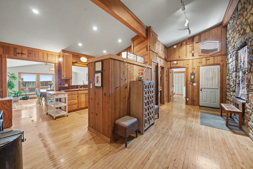 More Photos Of 21376 Consolation St, Volcano Specialty For Sale